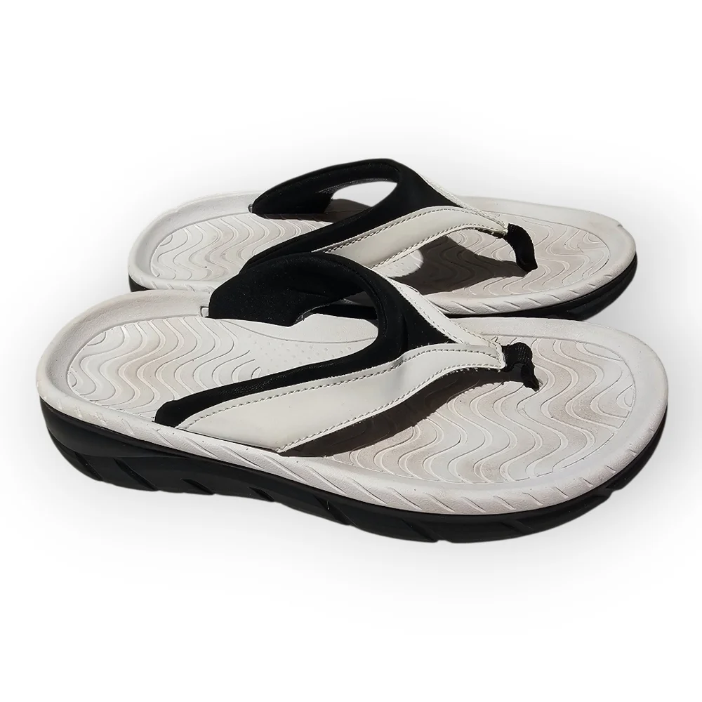 Black and‎ White Flip Flops